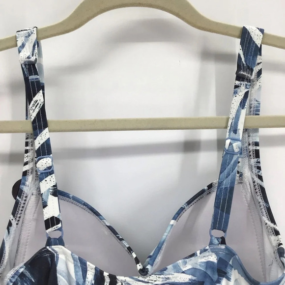 Nip Tuck Women’s One Piece Blue Floral Palms Slimming Swimsuit NWT Size 6 - Picture 5 of 10